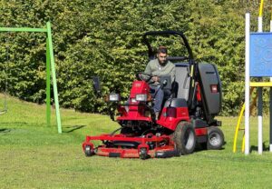 jardin intermediaire tondeuse passe partout
Dando Jardinier Services a La Haie Fouassiere